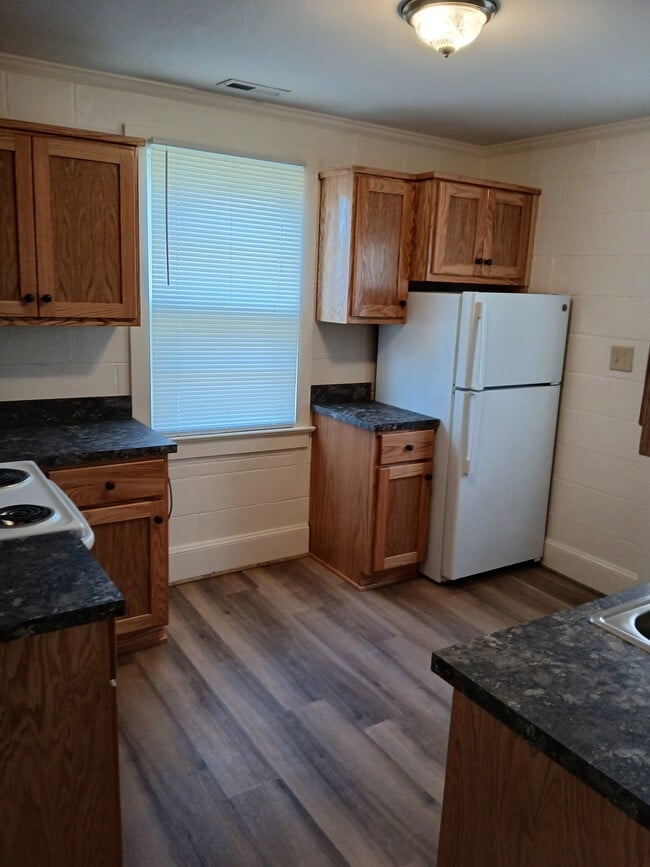 nuevos gabinetes de roble, refrigerador GE - 809 W Osborn Rd