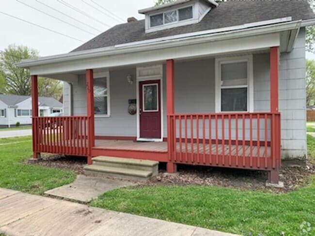 Building Photo - 2 Bed House with Garage