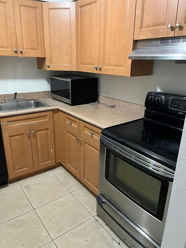 Photo - 5221 Geneva Way Unit 302