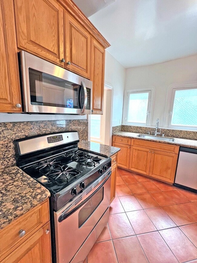 Photo - 335 N Orange Grove Ave Unidad 1