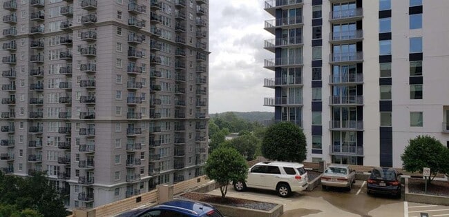 Building Photo - 1101 Juniper St NE Unit 630