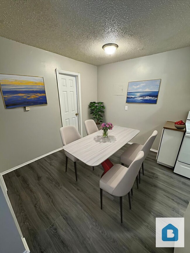 Photo - Cozy 1-Bedroom Apartment Near Manitou Springs with Easy Westside Access Unidad 30-4