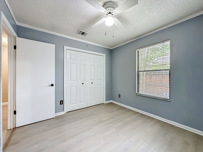 Photo - 341 Hickory Hollow Dr N