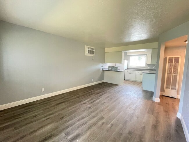 Courtside Apartments
