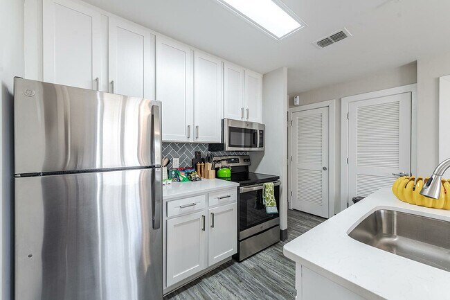 Valentine-Commons-Apartments-Near-NC-State-University-Kitchen-Stainless-Appliances
