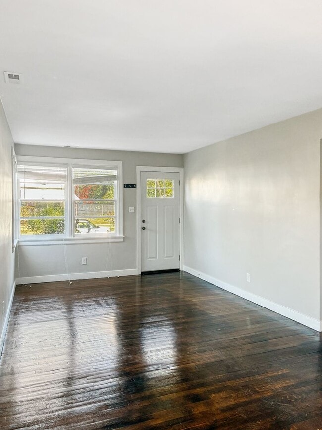 Photo - Newly Remodeled 3 Bedroom Home - Northside...