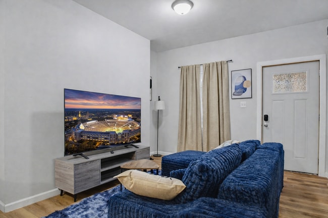 Photo - 709 Napier St Unit 1
