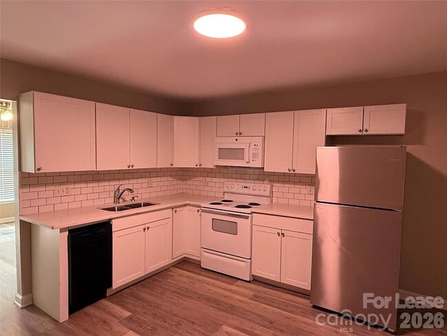 Photo - 312 W Catawba Ave