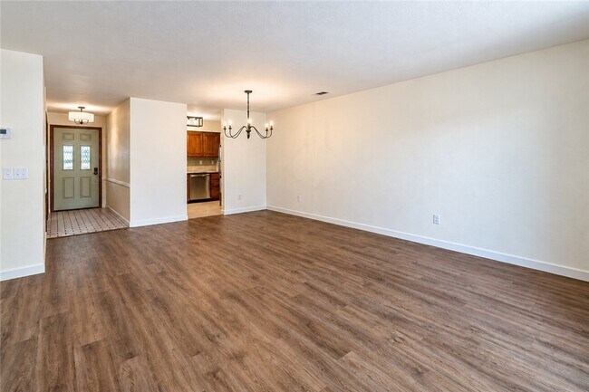 25 Shakespeare Dr