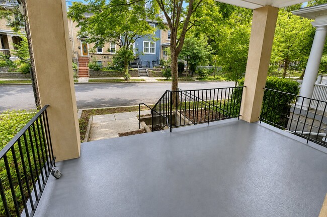 Photo - 727 Quebec Pl NW