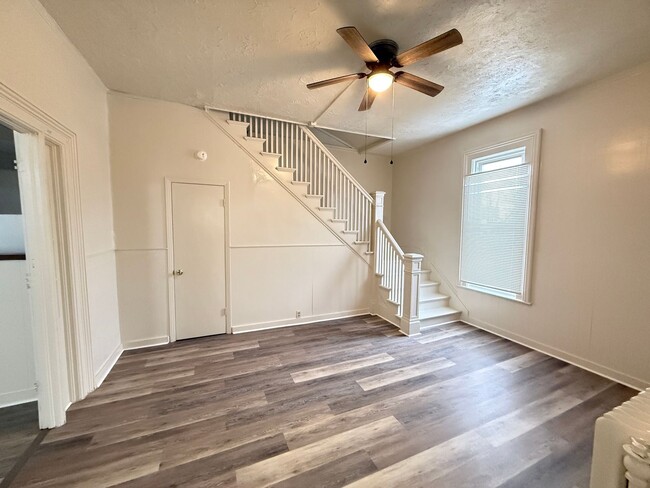 Photo - 334 W Wesley St Unit #1