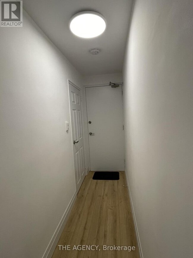 Photo - 2940 Dundas St W