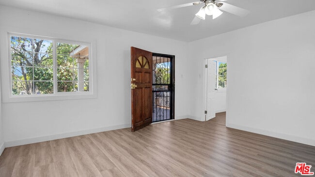 Photo - 472 N Ezra St