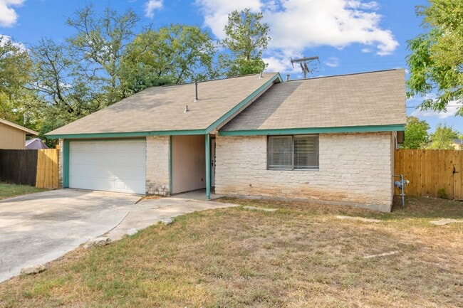 Photo - Bright and Inviting 3-Bedroom with Private Yard