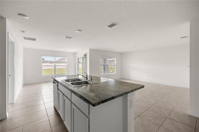 8904 SW 50th Ter