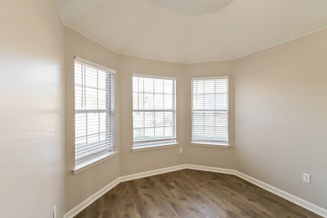 Photo - 7144 Fox Hollow Cove