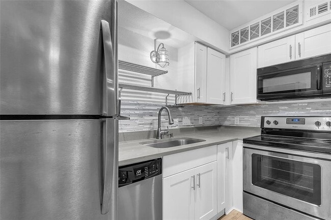 Photo - 1840 Burton Dr Unit 184