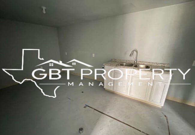 Photo - 201 E 6th St Unit B