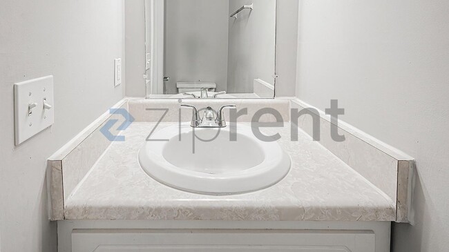 Photo - 815 Golf View Pl