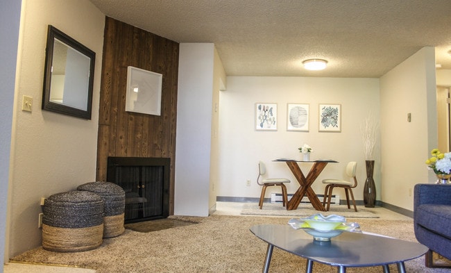 Building Photo - The Lakes Apartments
