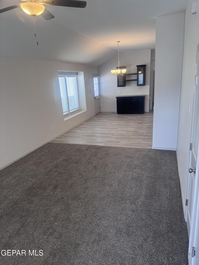 Photo - 5012 Marcella Santillana