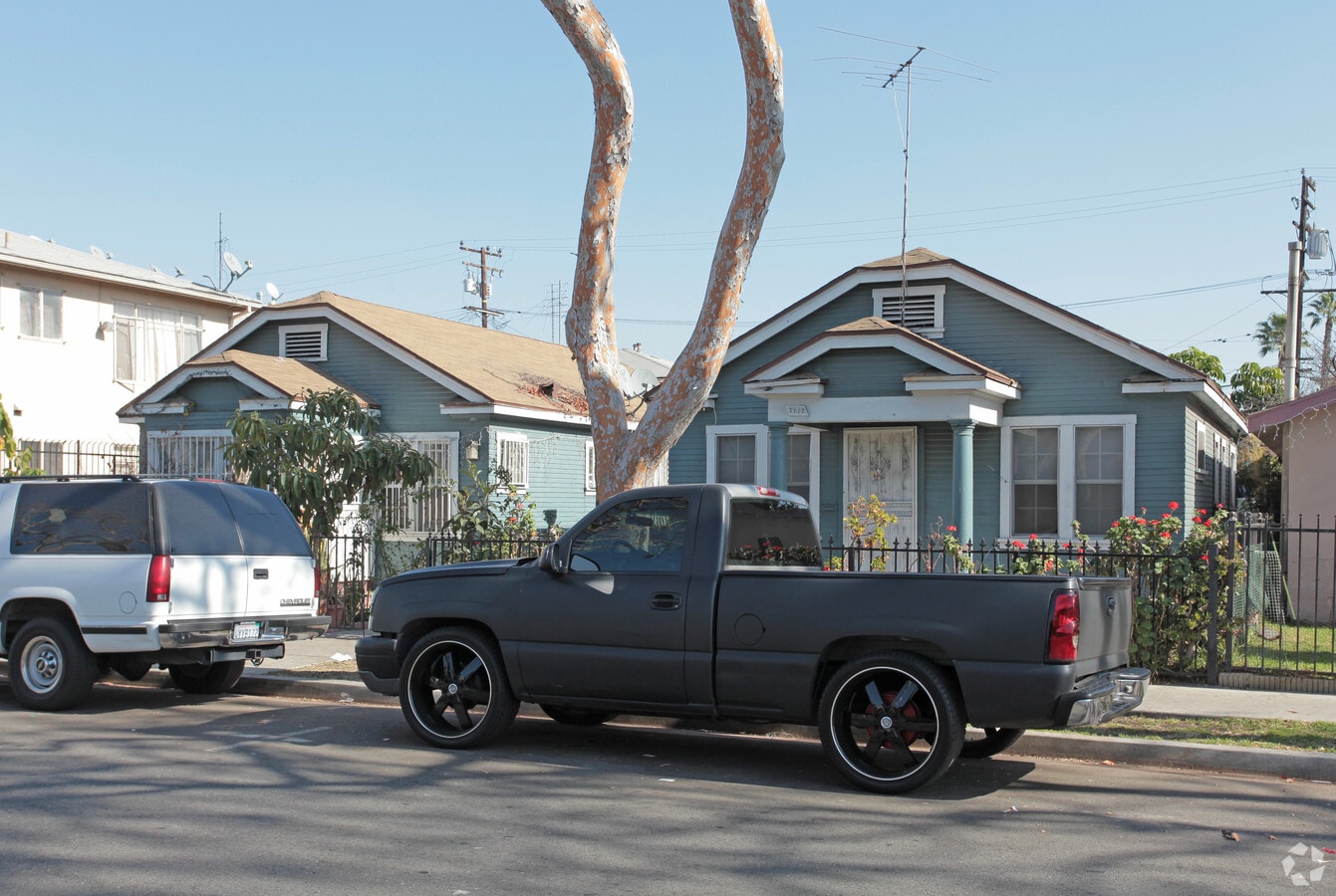 Photo - 7110-7112 Malabar St