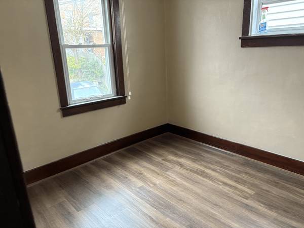 Photo - 505 1/2 Jackson Ave