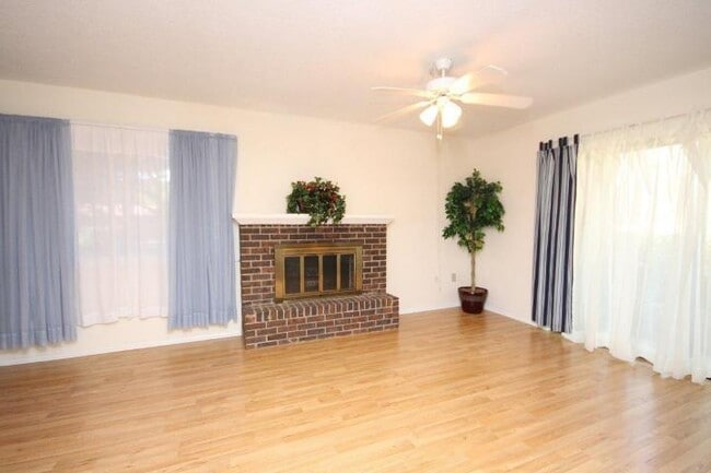 Photo - 5 Hidden Cove Cir