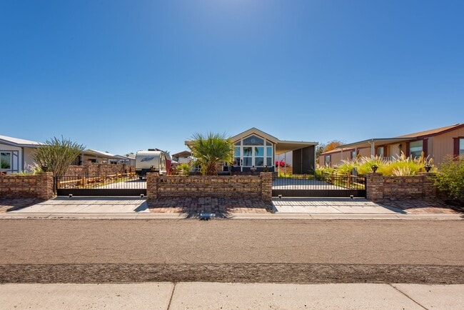 Photo - Fully furnished 1 bedroom 1bathroom located in the Foothills