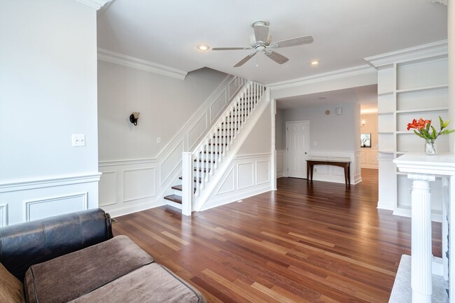 Building Photo - Charming Graduate Hospital Home