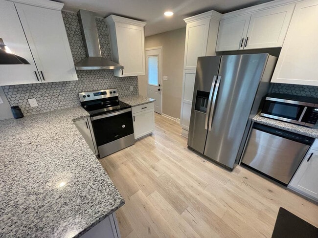 Photo - Room in House on Cricketeer Dr