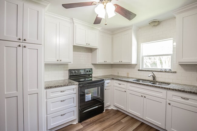 Photo - 8805 Woodway Dr