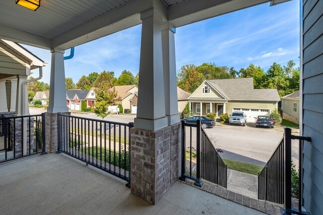 Photo - 2437 Duxbury Dr