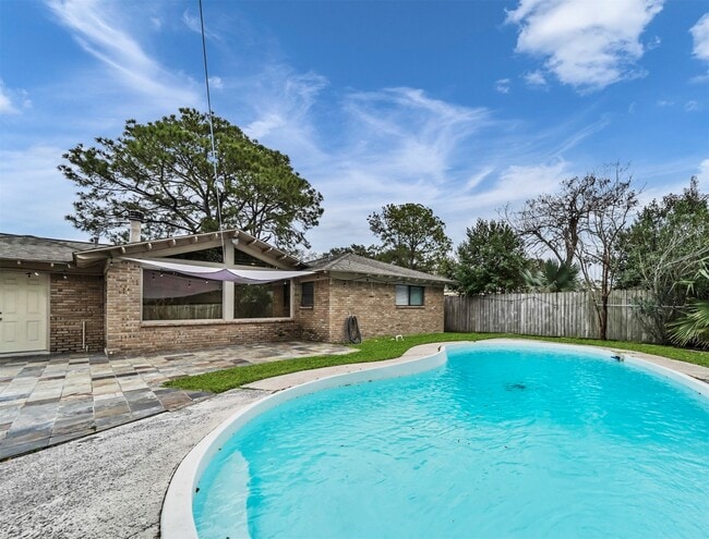 Photo - 5807 Burlinghall Dr