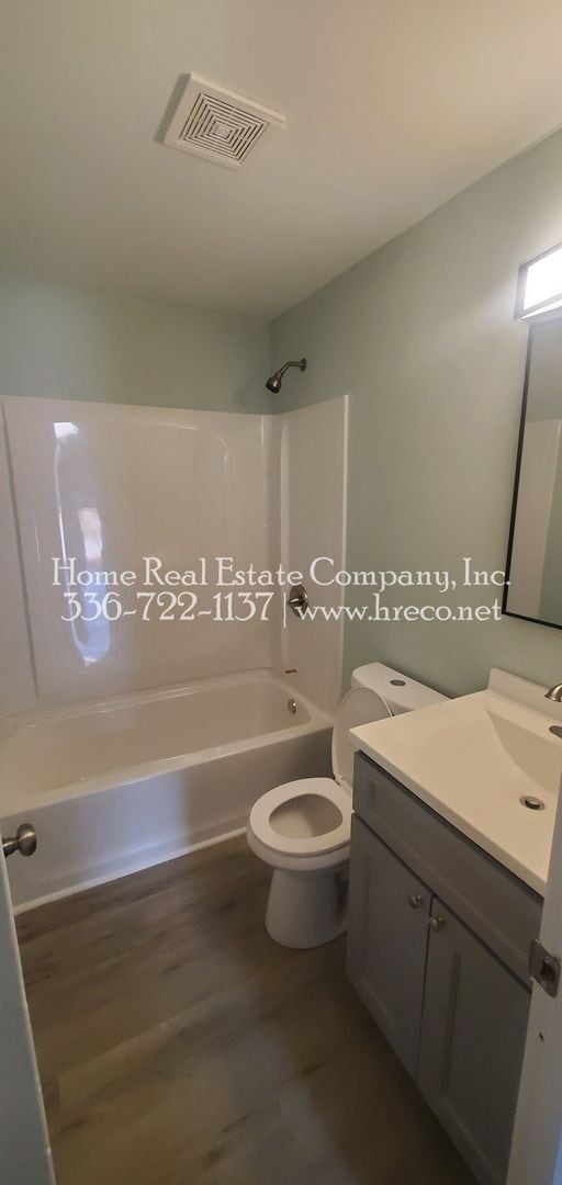 Photo - 2711 Sink St