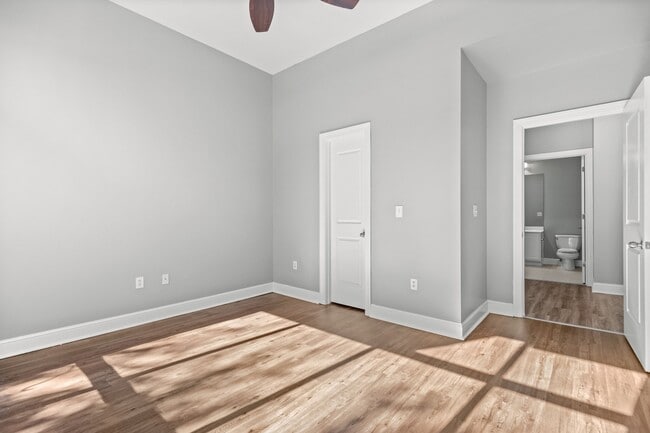 Photo - 655 Riverside Dr