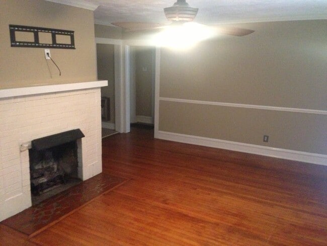 Photo - 818 E 9th St