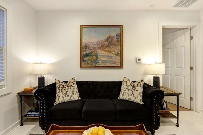 Photo - 306 E Victory Dr Unit ID1369219P