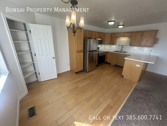 1247 N Bridalwood Loop