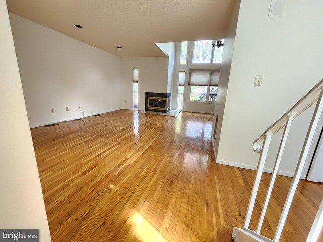 254 Sayre Dr