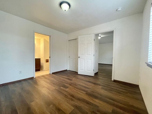 Photo - Cozy 3 Bedroom 2 Bathroom Townhouse In The NW!