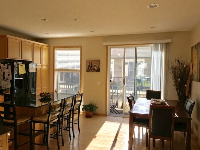 Photo - Beautiful 3 Br / 2.5 Ba TH w/ Granite Counters, Hdwd Flrs, 2 Car Garage in Eden Prairie!