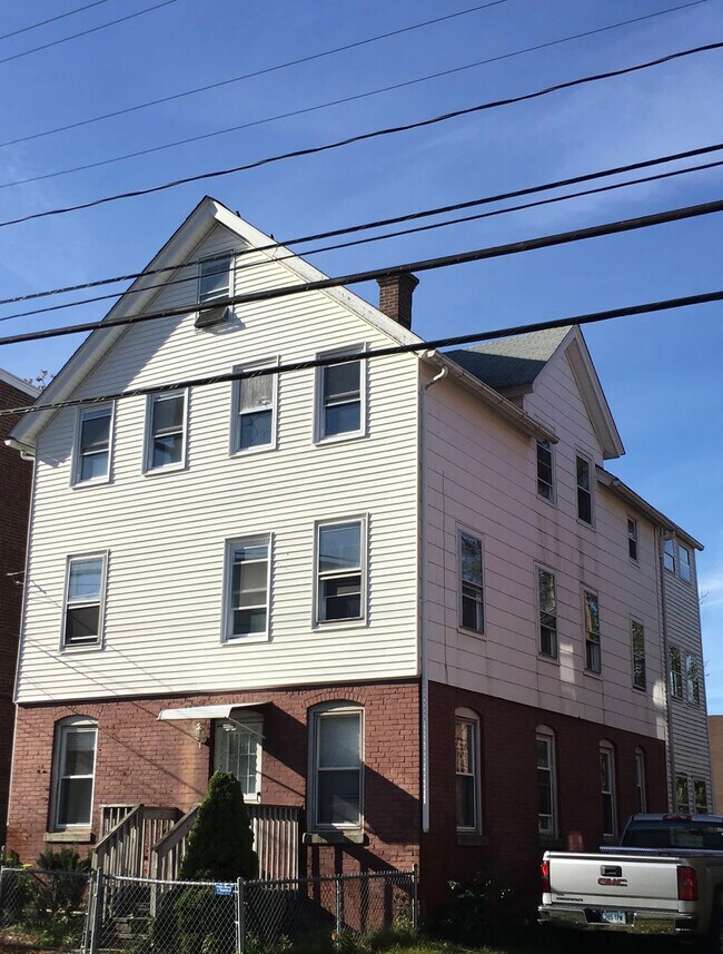 Photo - 138 Oak St Apartments Unit 2nd Floor