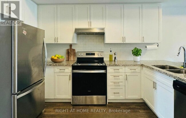 Photo - 1758 Lawrence Ave W