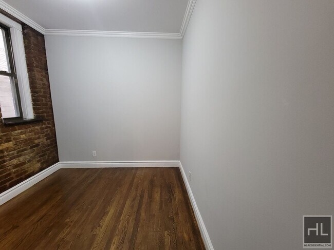 Photo - E 13TH ST. Unidad 1E