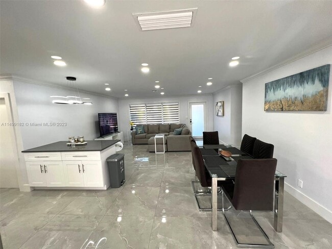 Photo - 2010 N 31st Ct