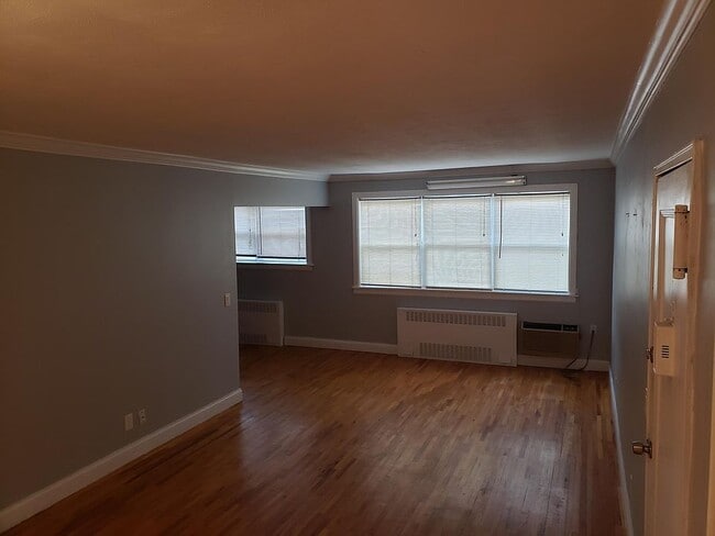 Photo - 11 Bedford Ave Unit Kingsley Court Single