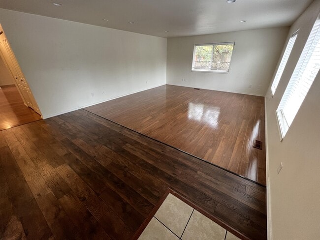 Photo - 103 E Grand St