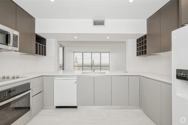 Building Photo - 5001 Woodway Dr Unit 1304 Rental