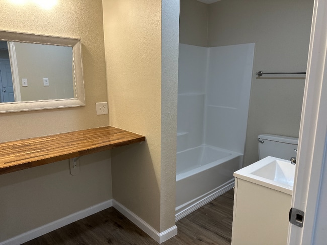 Photo - 135 W Monroe St Unit 2